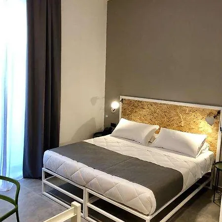 Hotel Iron *