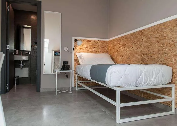Moderno Hotel *